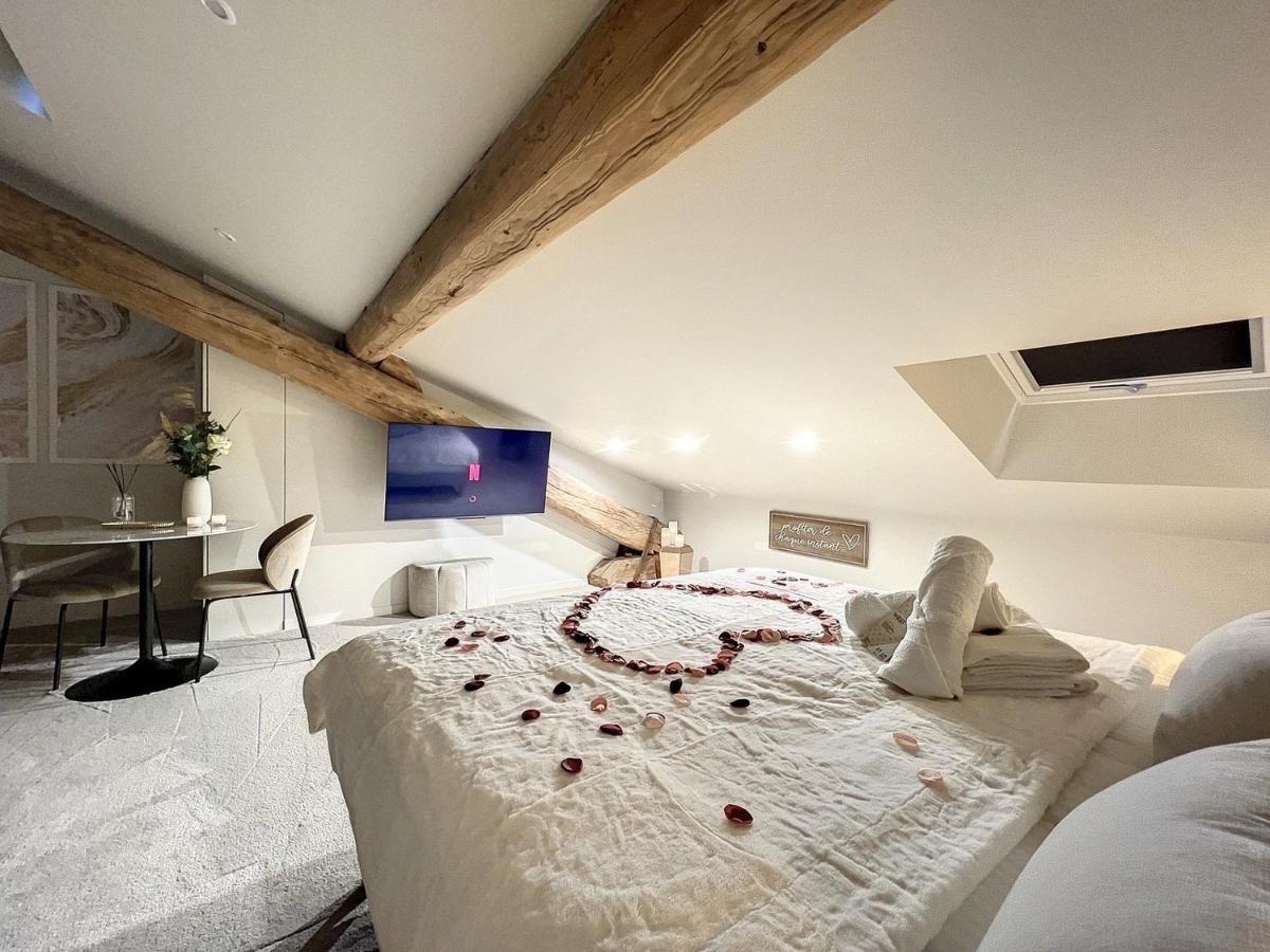 Cocon Blanc Calin Avec Jacuzzi Privatif - Loveroom Insolite Saint-Etienne  Bagian luar foto